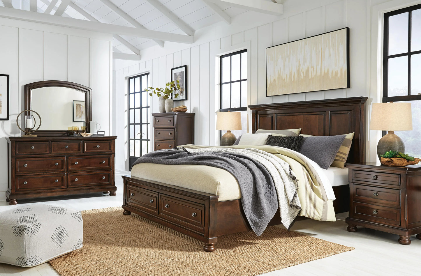 Cama Porter California King con paneles, tocador, espejo, cómoda y dos mesitas de noche