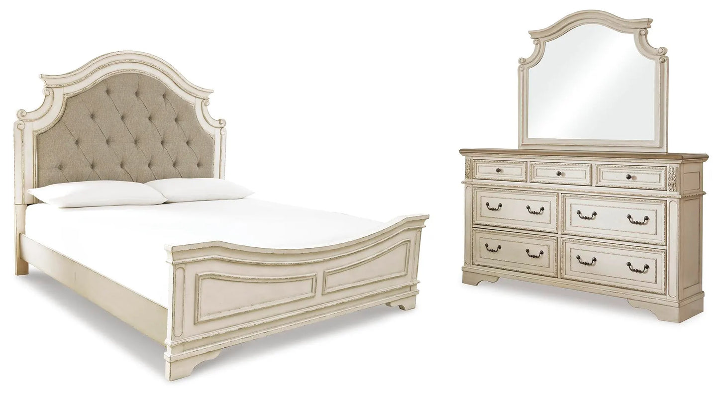 Cama con paneles tapizados Realyn King, tocador y espejo