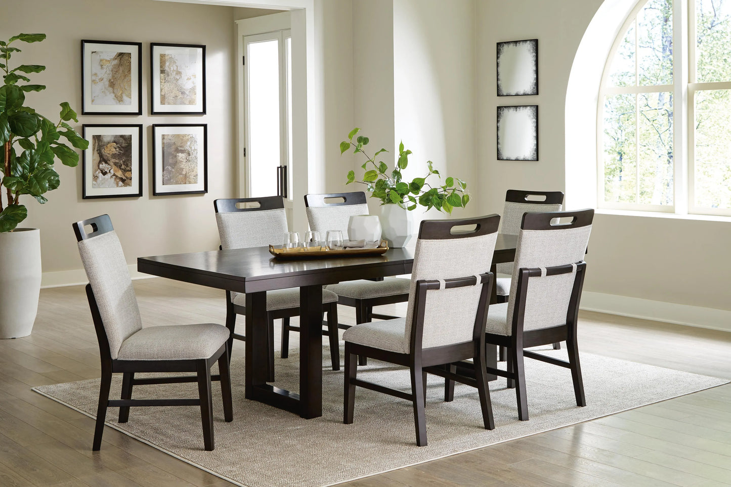 Mesa de comedor Neymorton y 6 sillas