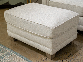 Lockeshart Ottoman