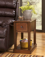 Mesa auxiliar Breegin Chairside