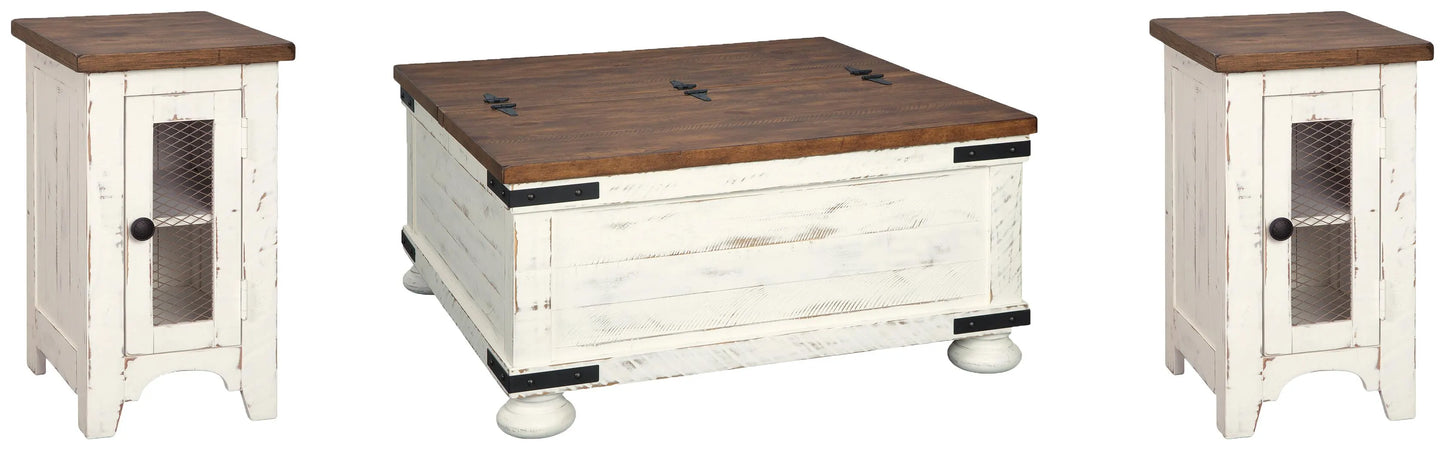 Mesa de centro Wystfield y dos mesas auxiliares junto a la silla