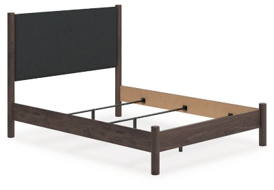 Cama Cadmori Queen con paneles tapizados