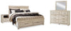 Cama Bellaby King con almacenamiento, tocador, espejo y dos mesitas de noche
