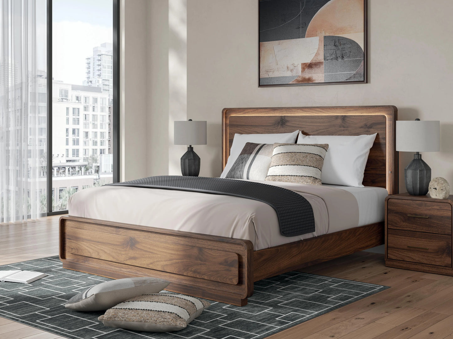 Hollinaze King Panel Bed