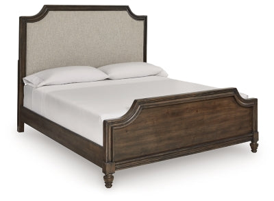 Cama California King con paneles tapizados Veramond