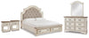 Cama King con almacenamiento, tocador, espejo y dos mesitas de noche Realyn