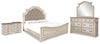 Cama King con paneles Realyn, tocador, espejo y dos mesitas de noche