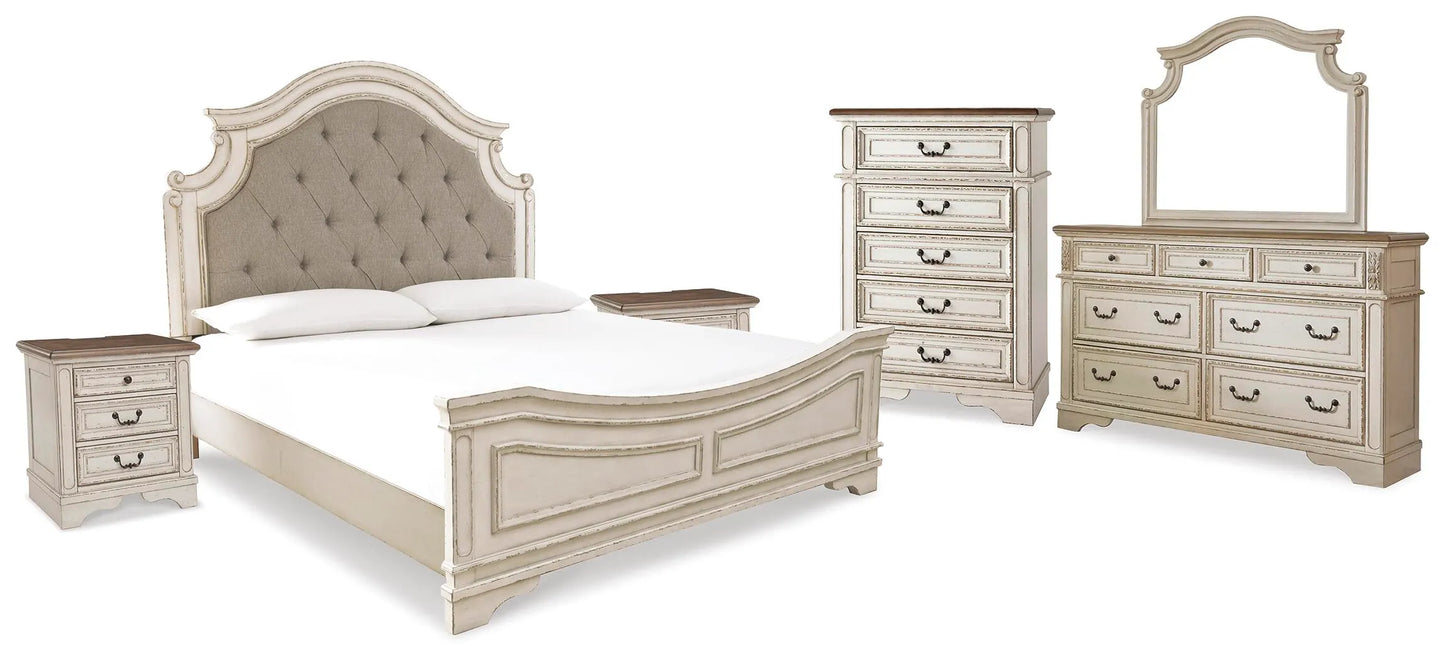 Cama tapizada Realyn King con paneles, tocador, espejo, cómoda y dos mesitas de noche