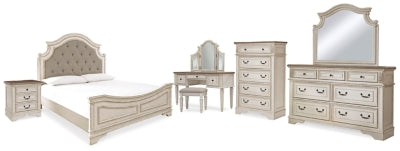 Cama King con paneles Realyn, tocador, espejo, cómoda y mesita de noche