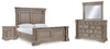 Cama King con paneles Blairhurst, tocador, espejo y mesita de noche