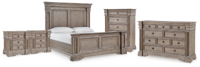 Cama King con paneles Blairhurst, cómoda, arcón y dos mesitas de noche