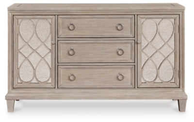 Jorlaina, mesera de comedor