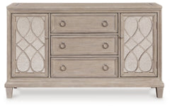 Jorlaina, mesera de comedor