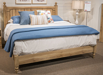 Galletyn Queen Panel Footboard with Rails