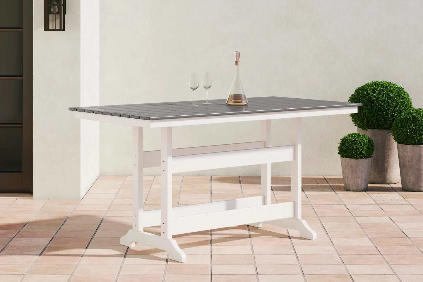 Mesa de comedor Transville para exteriores con altura de mostrador