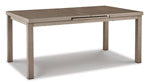 Mesa de comedor al aire libre frente a la playa