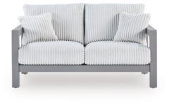 Loveseat de exterior con vista a la luz de la luna y cojín