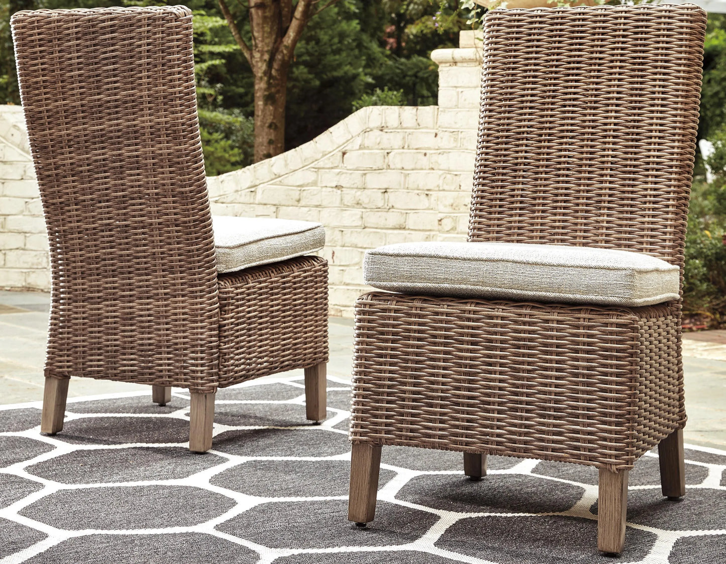 Silla auxiliar de exterior Beachcroft con cojín (juego de 2)