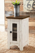 Mesa auxiliar Wystfield Chairside