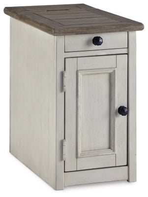 Mesa auxiliar Bolanburg Chairside con puertos y enchufes USB