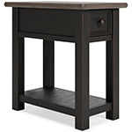 Mesa auxiliar junto a la silla Tyler Creek
