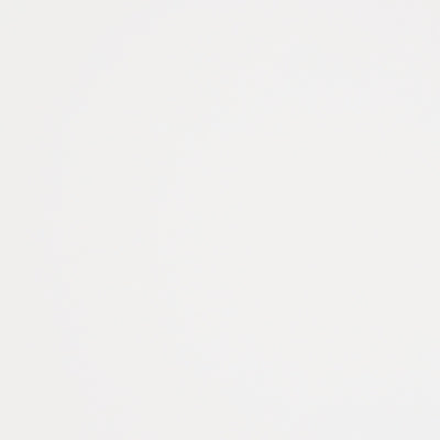 Mesa de centro Gardoni y dos mesas auxiliares junto a la silla